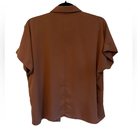 Uniqlo Women's Blouse in Brown - Picture 2 of 2